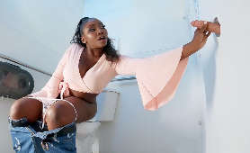 Filmy porno walenie konia wystawionego przez dziurkę - Osa Lovely, Ciemna Sk&oacute;ra