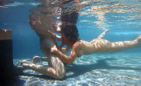 Obciąga pod wodą na basenie - Ella Knox, Sex Hd